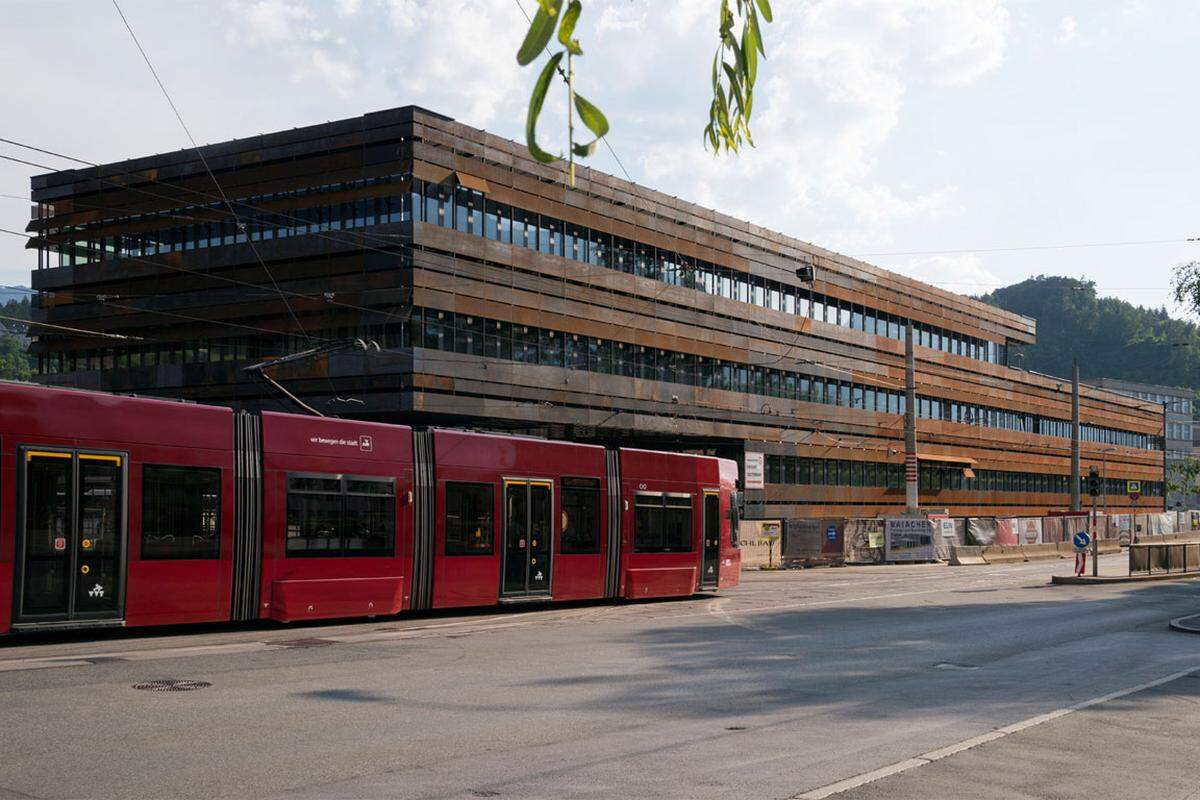Der Neubau des IVB Betriebsdienstgebäudes in Innsbruck zählt zu den ausgezeichneten Projekten in der Kategorie Büro- und Verwaltungsbauten. Das Architekturbüro Peter Lorenz Ateliers zeichnet dafür verantwortlich.
