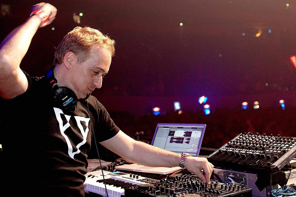 Der deutsche Paul Van Dyk hat die Auflegerei auch reich gemacht. Matthias Paul, so heißt der erfolgreiche Trance-Produzent und Remix-Künstler mit bürgerlichem Namen, soll 50 Millionen Dollar durch DJ-Auftritte verdient haben.