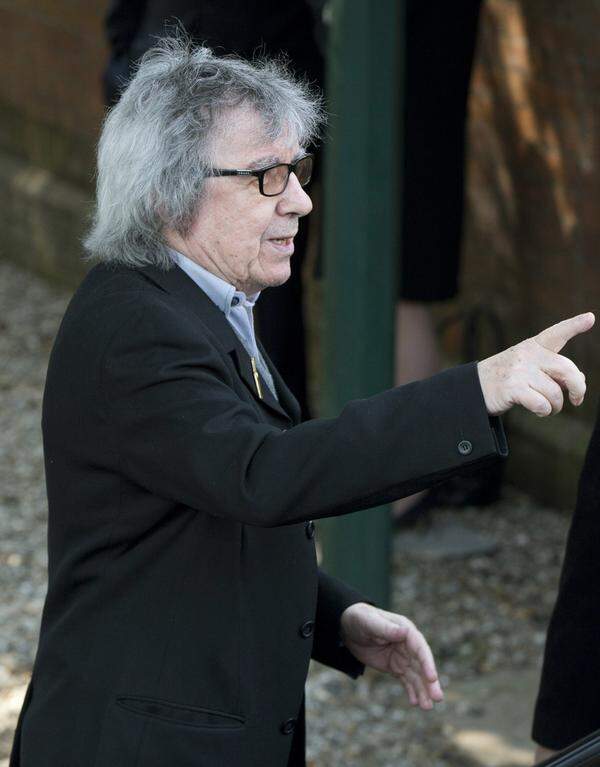 Der ehemalige Rolling Stone Bill Wyman  kam auch nach Davington. Die Trauerfeier fand unter Ausschluss der Öffentlichkeit statt.