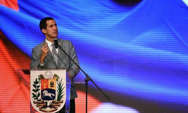  Juan Guaidó bei einer Rede an der Universität von Caracas