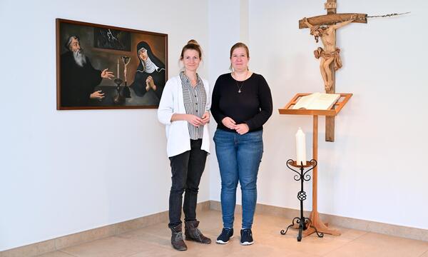 Franziska Römelt (rechts) lebt seit Oktober im Kloster, Schwester Anne Buchholz (links) tourt derzeit durch Österreich. Ihre Gemeinschaft trägt keine Tracht. 