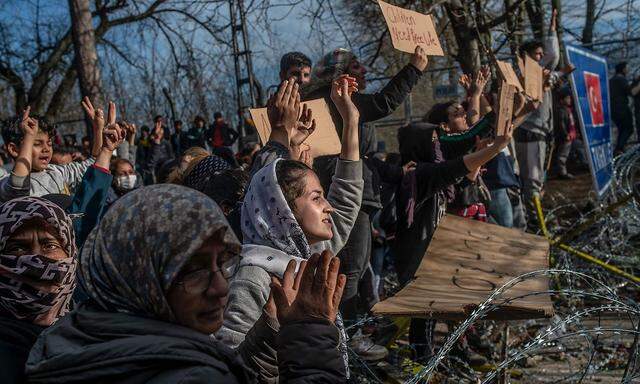 Flüchtlinge an der Grenze zwischen der Türkei und Griechenland