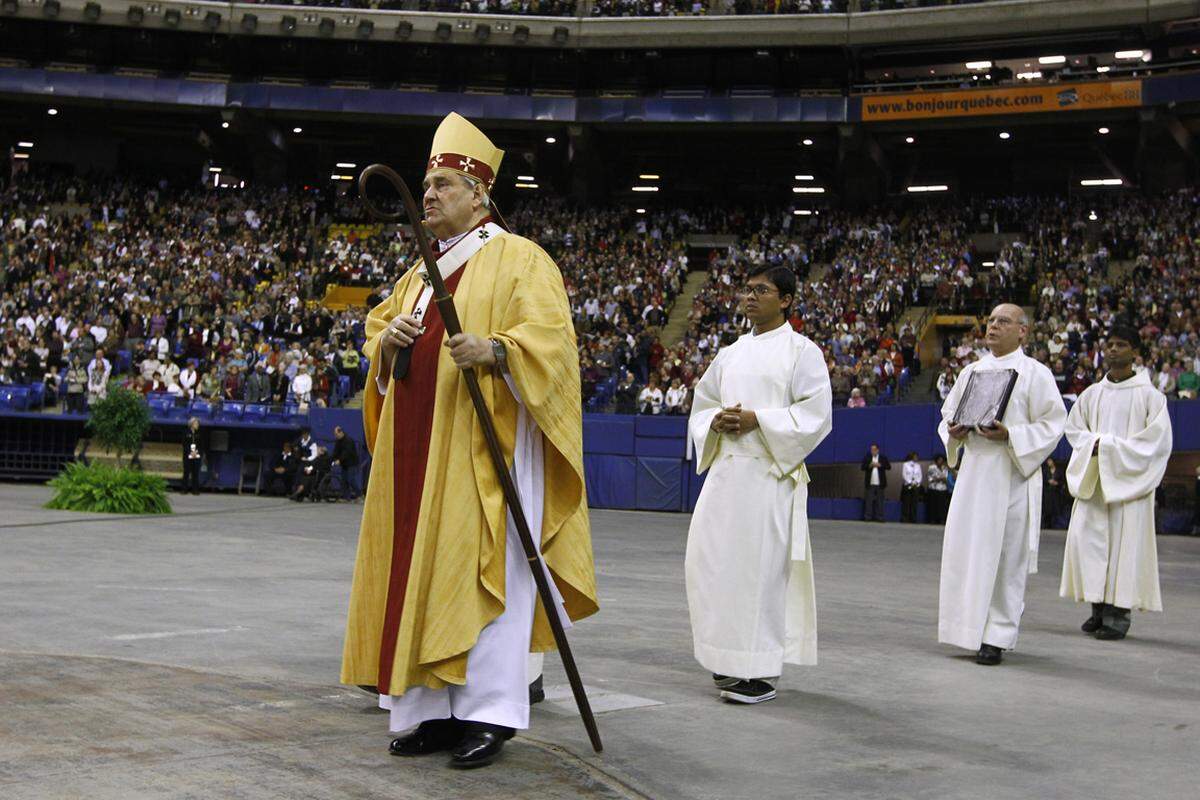 Die Erwartungen an den Papst, in der Kurie aufzuräumen, sind groß. Auch viele Kardinäle erhoffen sich einen Wandel in der Kurie. "Ich bin sicher, dass wir in wenigen Jahren einen Wandel in der Kirche sehen werden. Ich kenne Bergoglio seit vielen Jahren. Ich bin sicher, dass er als Papst vieles ändern wird. Die Kirche hat Fehler, die wir nicht akzeptieren können", sagte etwa der kanadische Kardinal Jean-Claude Turcotte laut "Repubblica".