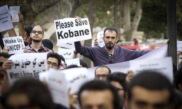 141008 TEHRAN Oct 8 2014 Iranians shout slogans during an anti Islamic State IS protest