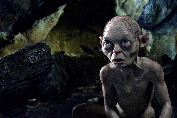 Nicht fehlen, wie schon in der Romanvorlage, darf das mysteriöse Geschöpf, der Ringhüter Gollum, den Bilbo auf seiner abenteuerlichen Reise begegnet. Ohne zu viel zu verraten: Gollum hatte schon in "Herr der Ringe" keine Kurzauftritte. Was schon auf den ersten Kritikpunkt am "Hobbit" hinweist: Teil eins ist 166 Minuten lang. Peter Jackson streckt einen Romanband auf gleich drei Kinoepisoden, ursprünglich waren zwei angedacht.