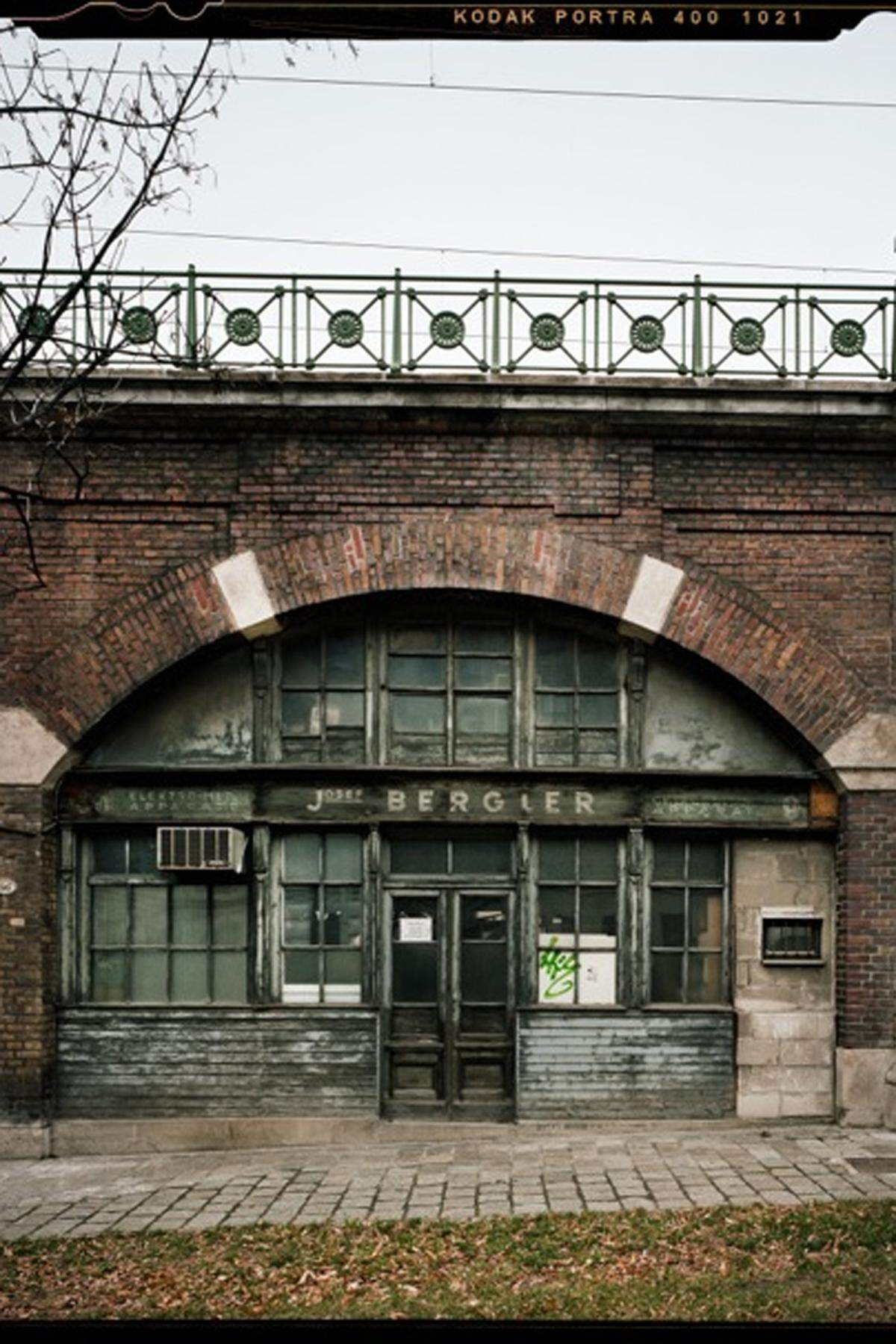 Sie sind vielleicht nicht die offensichtlichsten Wahrzeichen Wiens, sind mit dem Wiener Stadtbild mitterlerweile aber untrennbar verbunden: die Wiener Stadtbahnbögen.