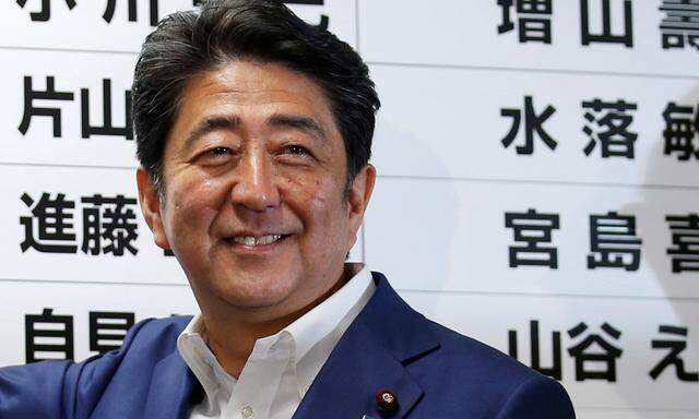 Premier Shinzo Abe verpasste nur knapp eine Zweidrittelmehrheit im Oberhaus.