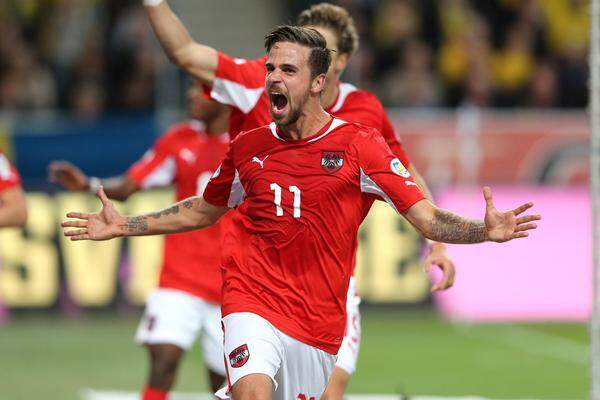 ...und der Stuttgart-Legionär schloss zur 1:0-Führung ab.