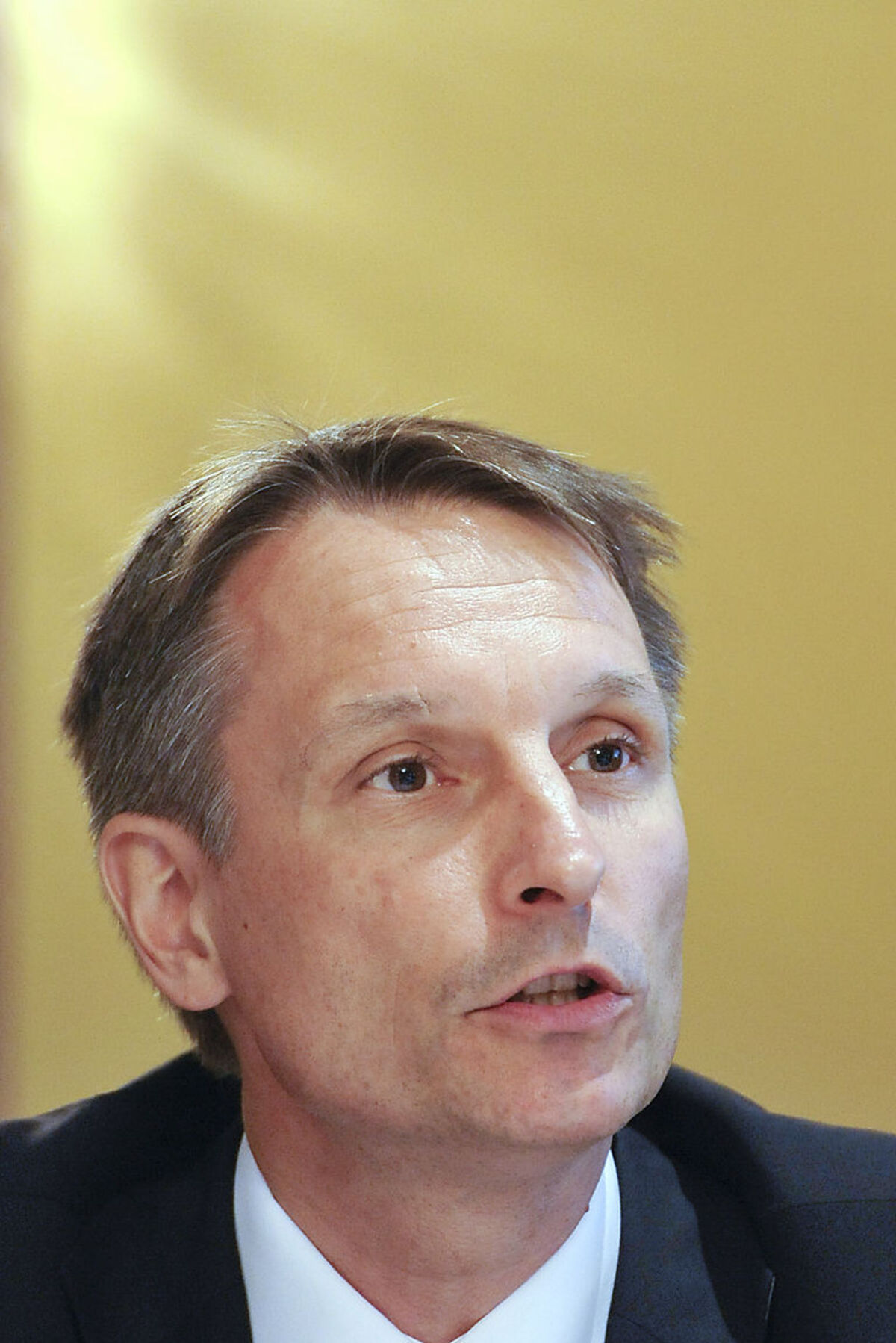 "Die Regierung hat deswegen verloren, weil sich SPÖ und ÖVP in der Krise nicht auf ein gemeinsames Ziel einigen konnten und sich dann vor allem mit sich selbst beschäftigt haben. Von der neuen Regierung wünsche ich mir ein klares Bekenntnis zum Wirtschaftsstandort und einen verantwortungsvollen Umgang mit Steuergeld, weil die Sparschweine der Kinder schon ausgeräumt sind. Und eine Bildungspolitik, die Chancengleichheit nicht mit Gleichmacherei verwechselt."