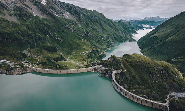 Die „Übergewinne“ betreffen hauptsächlich Unternehmen, die schon nachhaltig unterwegs sind, also viel Wasserkraft, Wind und Sonnenstrom im Portfolio haben. Im Bild Staumauern bei Kaprun in Salzburg. 