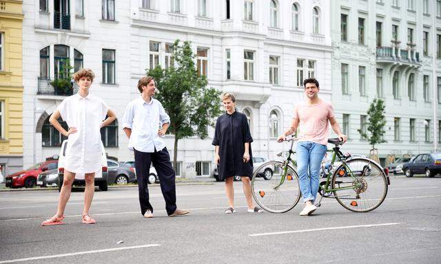 Vier Mitglieder des Team Wien am Parkplatz beim Naschmarkt: Daniela Mehlich, Mark Neuner, Anna Paul und Gregorio S. Lubroth (v. l.).