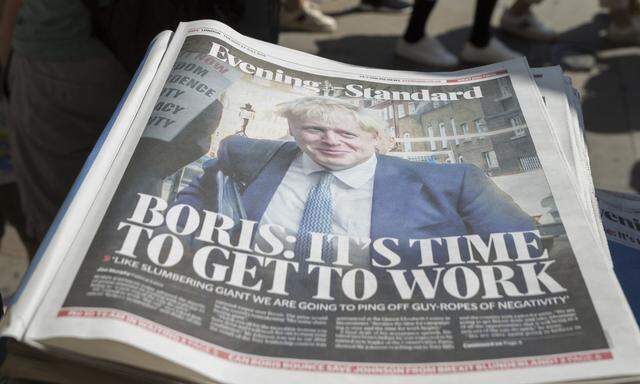 Schon öfter haben britische Blätter Boris Johnson zur Arbeit ermahnt. Derzeit wäre dieser Rat für den Premier äußerst dringend.