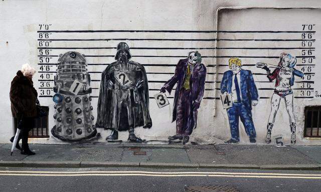 Dalek, Darth Vader, Joker, Johnson: In den Augen vieler Briten ist Premier Boris Johnson (die Nummer vier in der Graffiti-Aufstellung) wegen seiner Pro-Brexit-Haltung ein hochkarätiger Bösewicht.