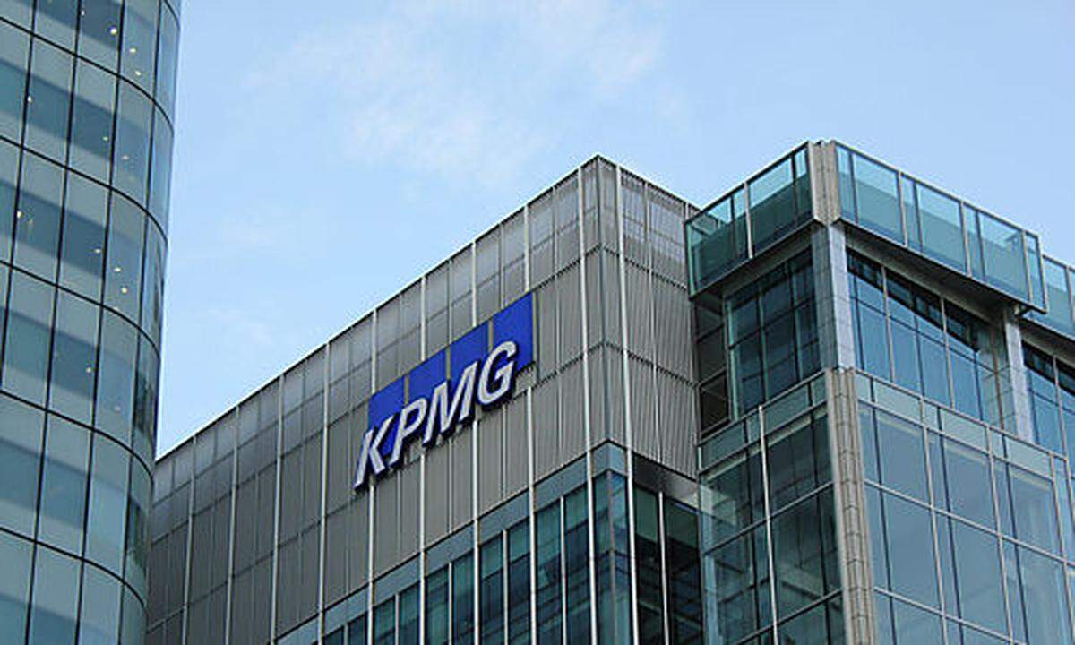 Nun geht es um die Top 10: Den zehnten Platz belegt bei den Wirtschaftswissenschaftlern die größte europäische Prüfungsgesellschaft KPMG.