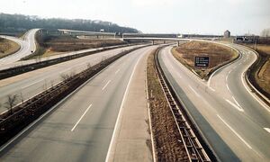 Straßen verbrauchen sehr viel Natur.