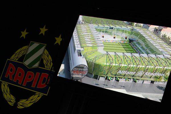 Rapid Wien verabschiedete sich diesen Sommer vom Gerhard-Hanappi-Stadion. Die neue Heimst&auml;tte, die 2016 an selber Stelle er&ouml;ffnet werden soll, tr&auml;gt vorl&auml;ufig bis 2026 den Namen Allianz Stadion. Das Versicherungsunternehmen beteiligte sich im Gegenzug an den Baukosten von 53 Millionen Euro.