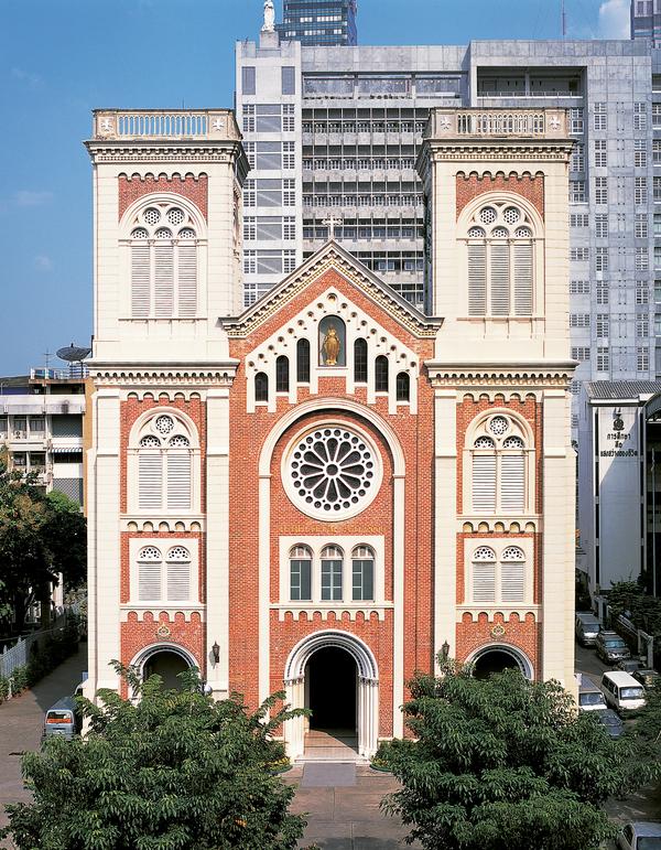 Archi-Tour. IM NAHEN VERTEL FENDET SICH EINIGES A ACHITEKTUR IM KOLONIALSTIL, ETWA DIE KATHOLISCHE ASUNCIÓN CATEDRAL, ERBAUT 1821.