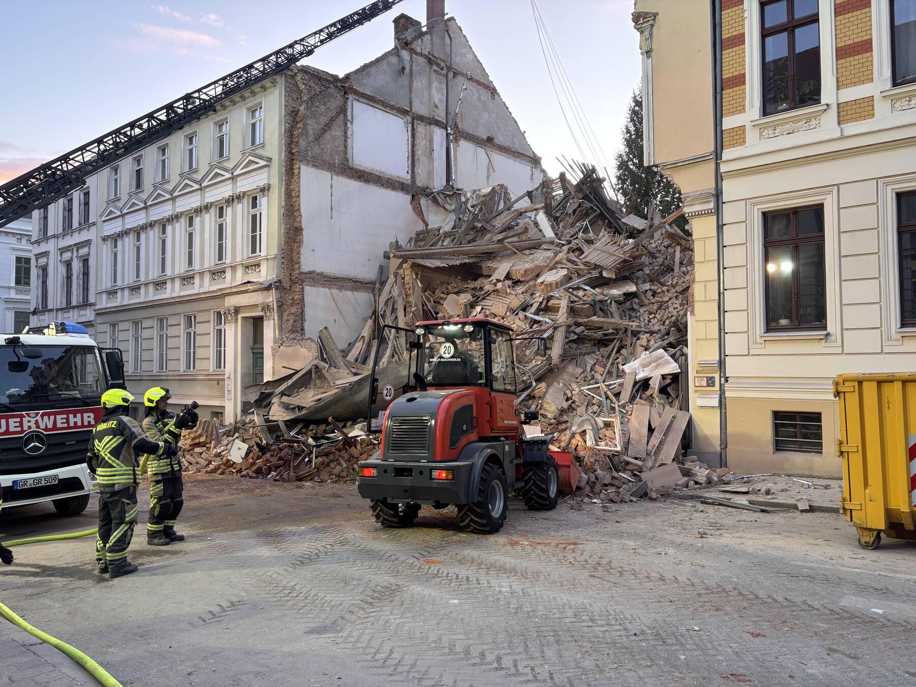 Haus in Deutschland eingestürzt: Drei Menschen vermisst