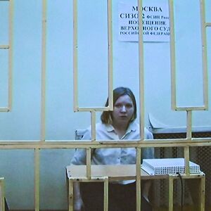 Darya Trepova vor Gericht in Moskau. Sie soll den tödlichen Sprengkörper an Militärblogger Wladlen Tatarsky überreicht haben.