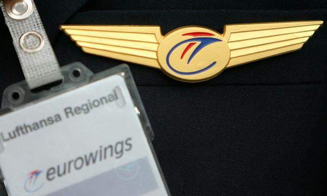 Symbolbild: Abzeichen eines Piloten der Lufthansa-Tochter Eurowings