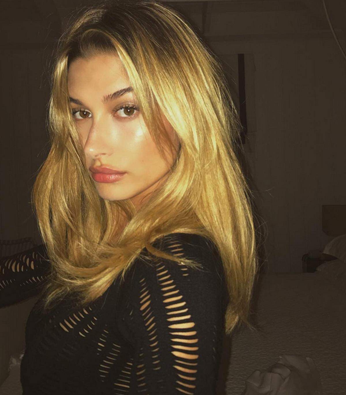 Als Blondine hat Hailey Baldwin, die Tochter von Schauspieler Stephen Baldwin, ihre Modelkarriere gestartet.