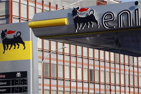 Der Konzern Eni ist in 90 Ländern vertreten und beschäftigt mehr als 78.000 Mitarbeiter. In Österreich ist Eni in den Bereichen Vertrieb von Erdgas und Mineralölprodukten an 297 Tankstellen tätig.