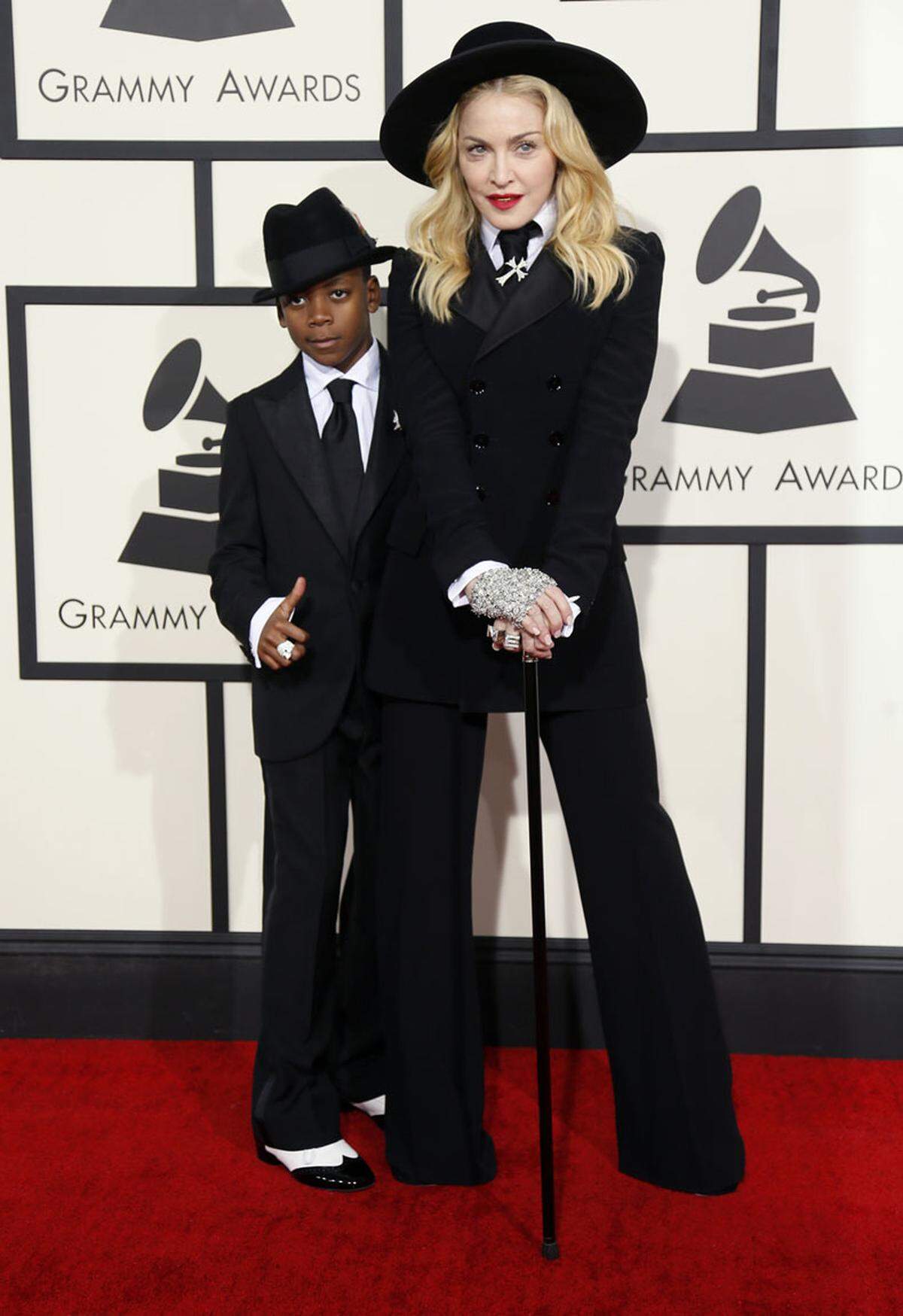 Madonna  erschien mit ihrem Sohn David etwas zu gewollt im Dandylook.