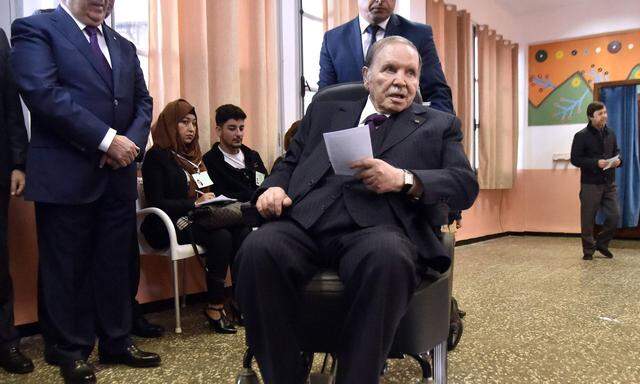 Schon vor Jahren gab es Spekulationen, dass Abdelaziz Bouteflika bereits tot sein könnte.