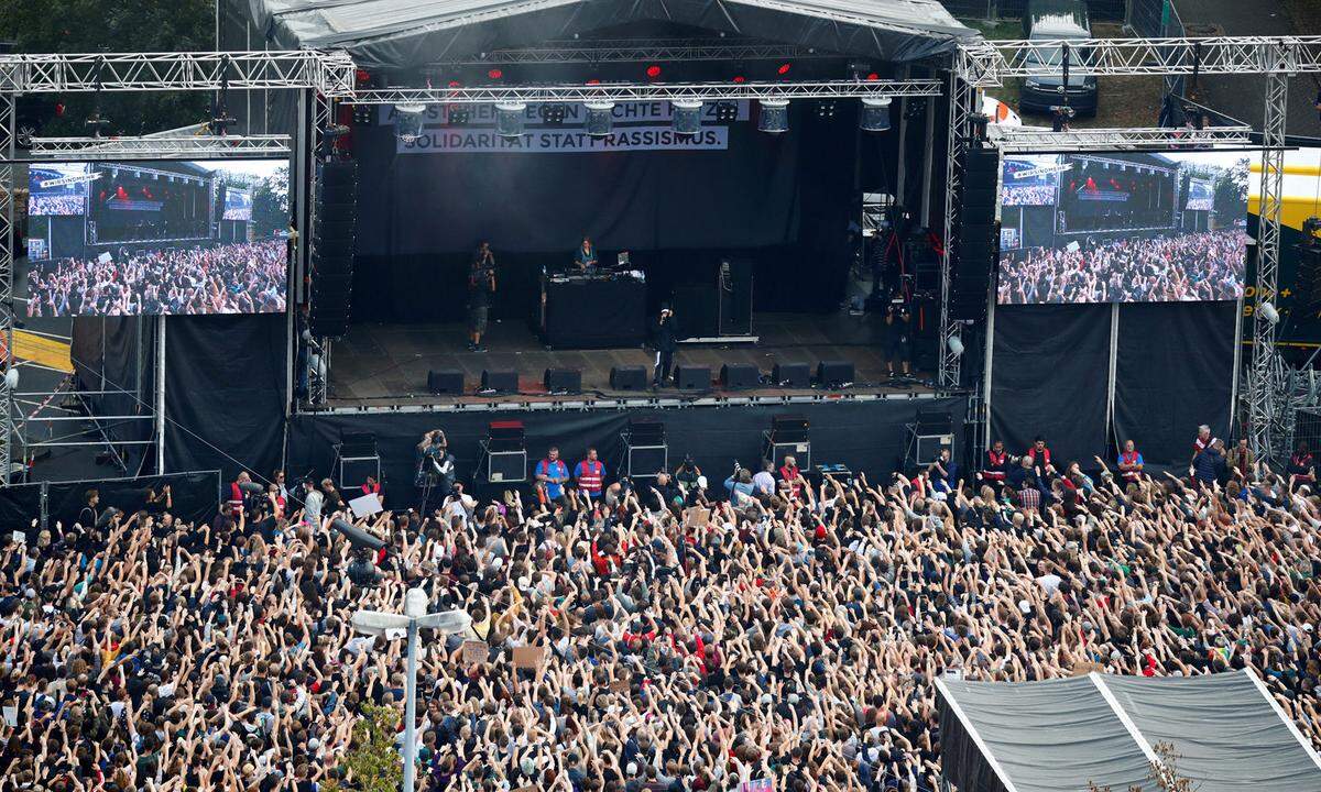 Da war schon einiges los, beim Konzert unter dem Motto und Hashtag "#wirsindmehr" in Chemnitz. Zahlreiche Musik-Stars haben sich Montagabend gegen Ausländerfeindlichkeit und rechtsextreme Gewalt stark gemacht.