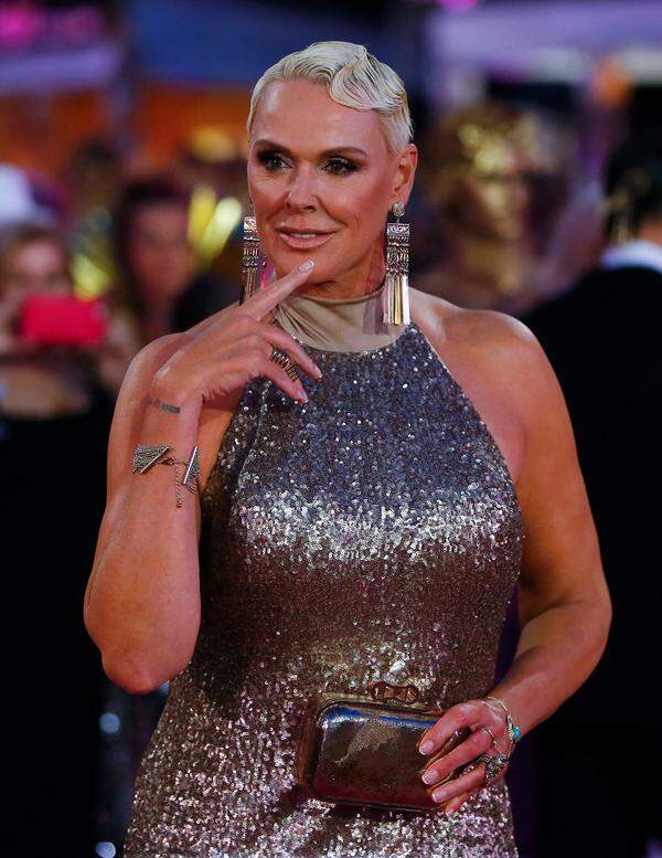 Über viel Publikumszuspruch konnte sich auch Schauspielerin Brigitte Nielsen freuen, die mit einer recht abenteuerlichen Mischung aus Deutsch und Englisch ihre gute Laune herausposaunte: "Wow, großartig, ich liebe es, amazing, fabulous".