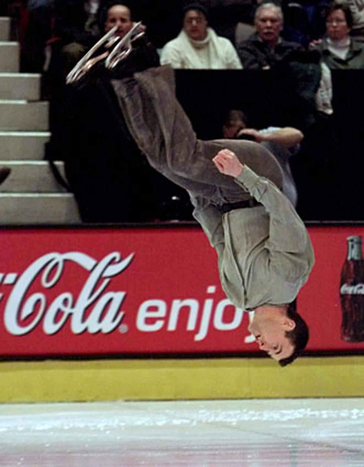 Der zweifache Olympiasilber-Gewinner im Eiskunstlauf wurde 1998 von seinem ehemaligen Lebenspartner im Zuge eines Unterhalts-Gerichtsstreits unfreiwillig geoutet.