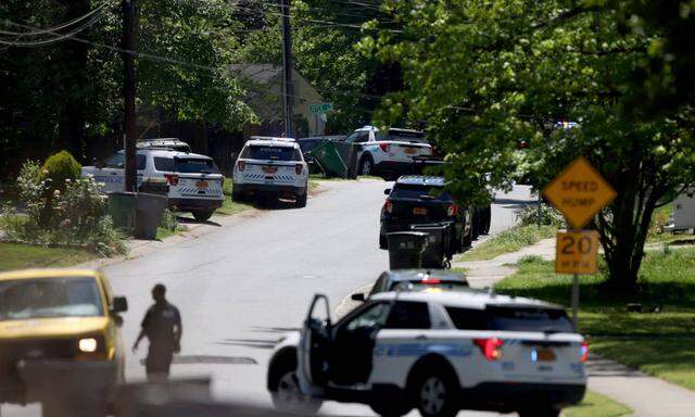 Mehrere Polizeibeamte wurden am 29. April 2024, in Ost-Charlotte, North Carolina, bei einem Einsatz erschossen