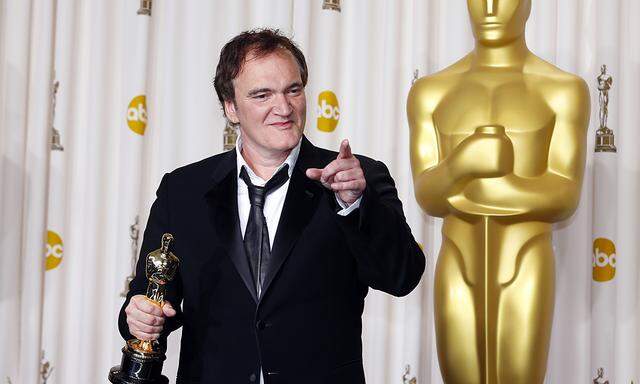 Director Quentin Tarantino poses with his Oscar for Best Original Screenplay for ´Django Unchained´ at the 85th Academy Awards in Hollywood