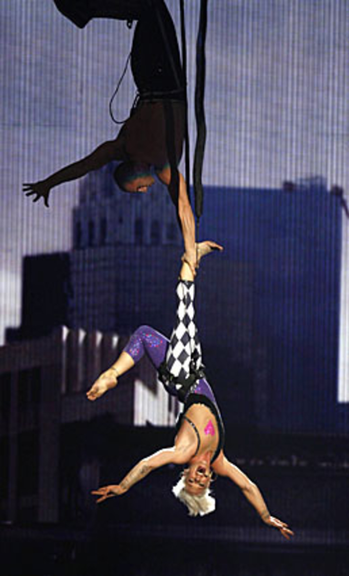 Spektakulär: Pinks Auftritt als Trapezkünstlerin.