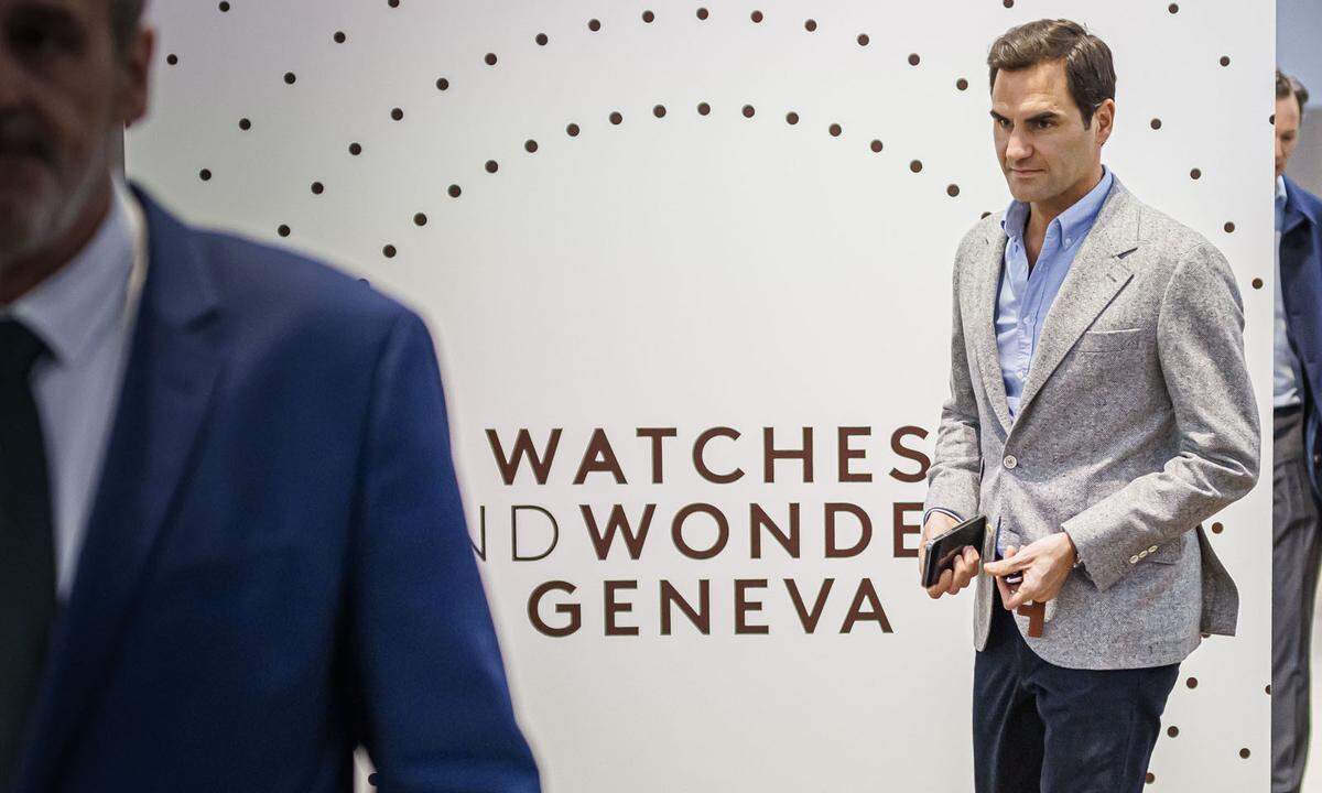 Time! Tennislegende Roger Federer besucht die Watches & Wonders  - und da natürlich auch den Rolex Stand… 