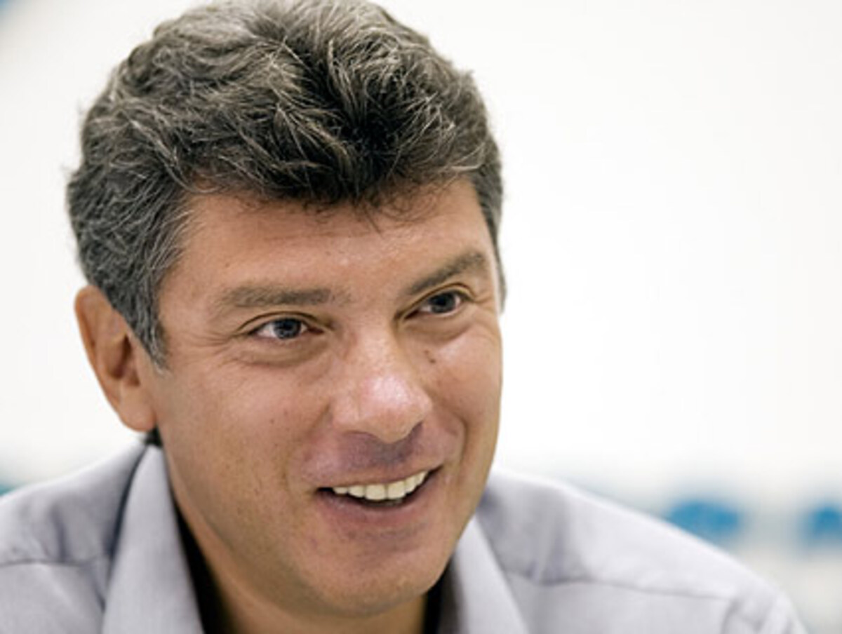 Der frühere Vertraute von Boris Jelzin warnte im Jahr 2004 in einem Aufsatz vor der "Gefahr des Putinismus". Er ist Mitbegründer des Komitees für freie Wahlen (Komitee 2008). Bei einer Anti-Putin-Demonstration am 25. November wurde er verhaftet, aber später wieder freigelassen.