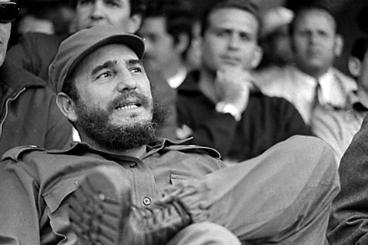 Es wäre nur naheliegend gewesen, hätte der kubanische Staatschef Fidel Castro nach den zahlreichen Mordversuchen von CIA und Mafia Vergeltung geübt. Öffentlich drohte er kurz vor dem JFK-Attentat, dass führende US-Politiker nicht mehr sicher leben würden, wenn sie weiterhin Pläne zu seiner Ermordung schmiedeten.