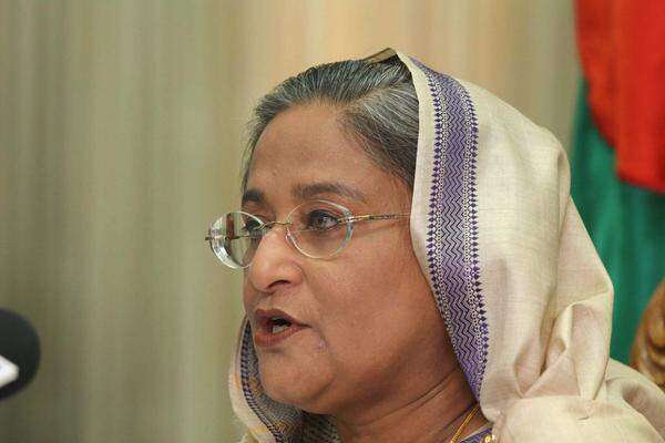 In Bangladesch ist Hasina Wajed seit 2009 Ministerpräsidentin. Wajed ist seit 1981 in der sozialistischen Awami-Liga politisch aktiv und überlebte mehrere Attentate. Sie ist die Tochter von Staatsgründer Mujibur Rahman.