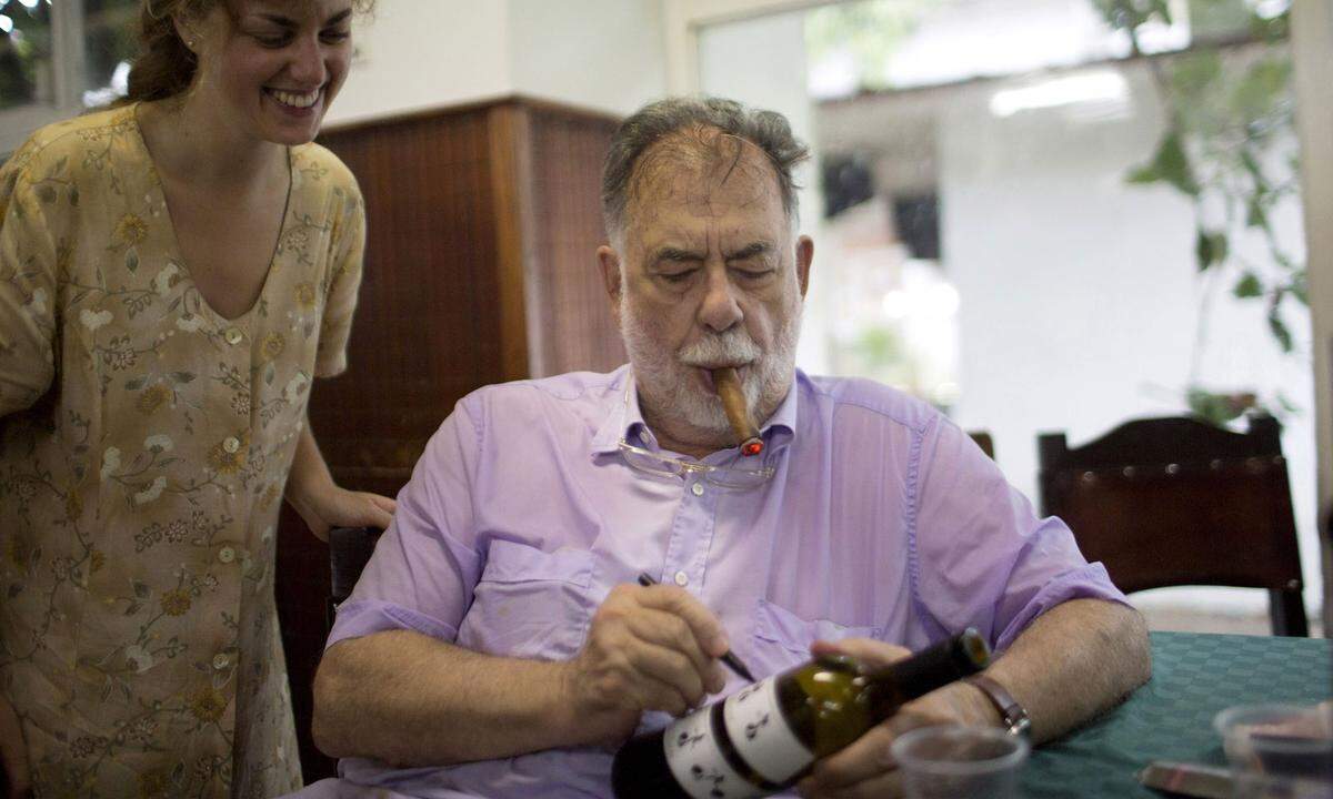 Das Gegenbeispiel: Kultregisseur Francis Ford Coppola verbucht im Weinbau seit Jahren große Erfolge. 2007 kaufte er das ehemalige Chateau Sovereign im Sonoma Valley und nannte es "Rosso und Bianco".
