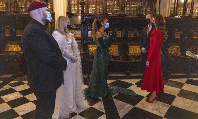 Prinz William and Herzogin Kate treffen vor der Gala Tom Walker, Ellie Goulding und Leona Lewis.