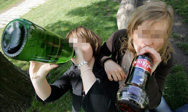 Trinkende Jugendliche