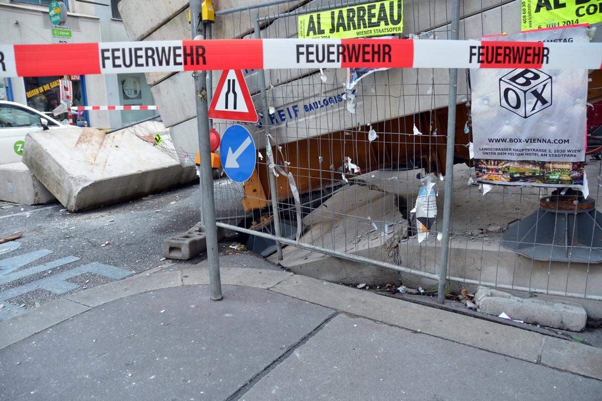 Auch die Josefstädter Straße war für den Verkehr wieder offen. Am Montag wird das Haus von der Baupolizei begutachtet.