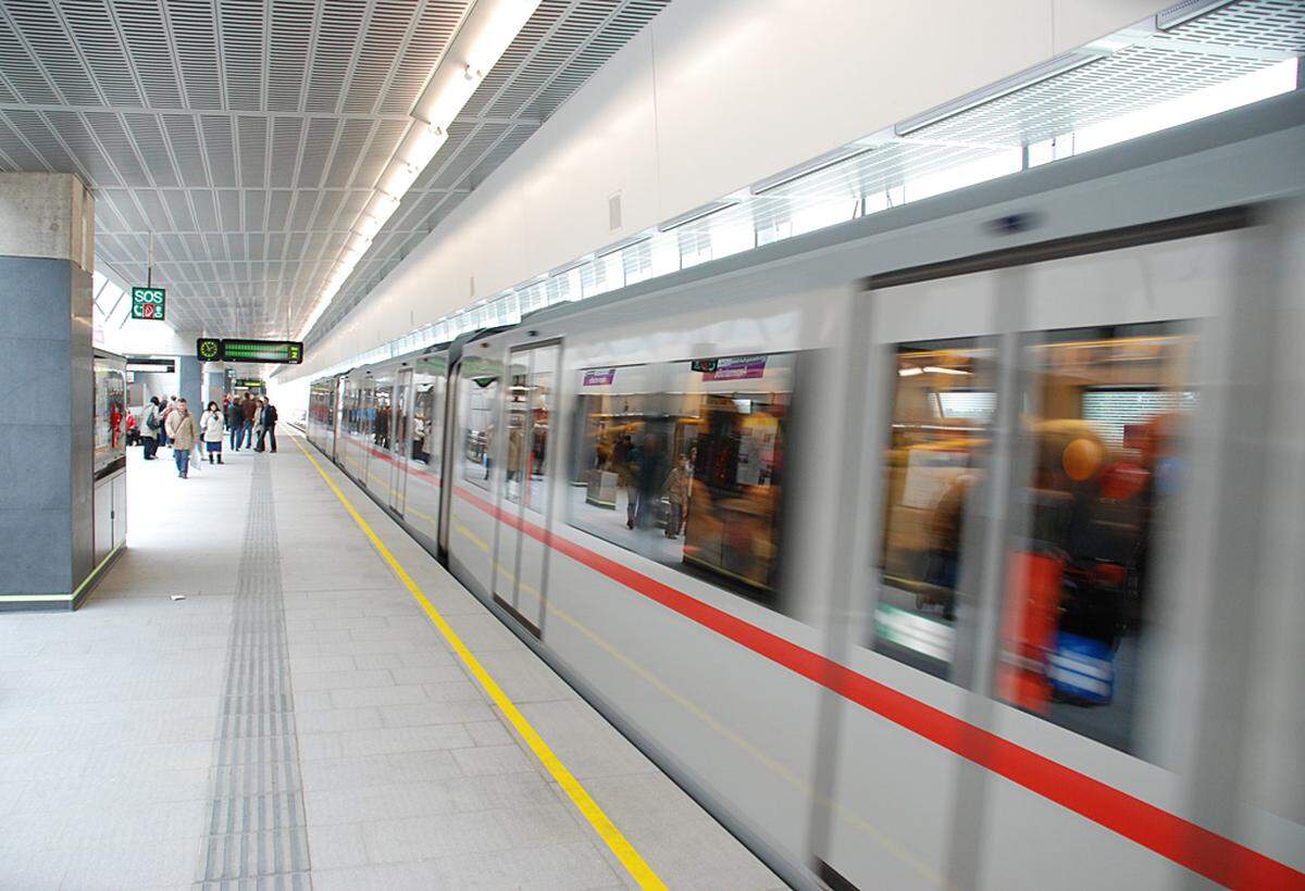 Die Fahrtzeit vom Karlsplatz zur Aspernstraße beträgt 24 Minuten. Bereits in drei Jahren wird die U2 um weitere drei Stationen in die Seestadt Aspern hinein verlängert.