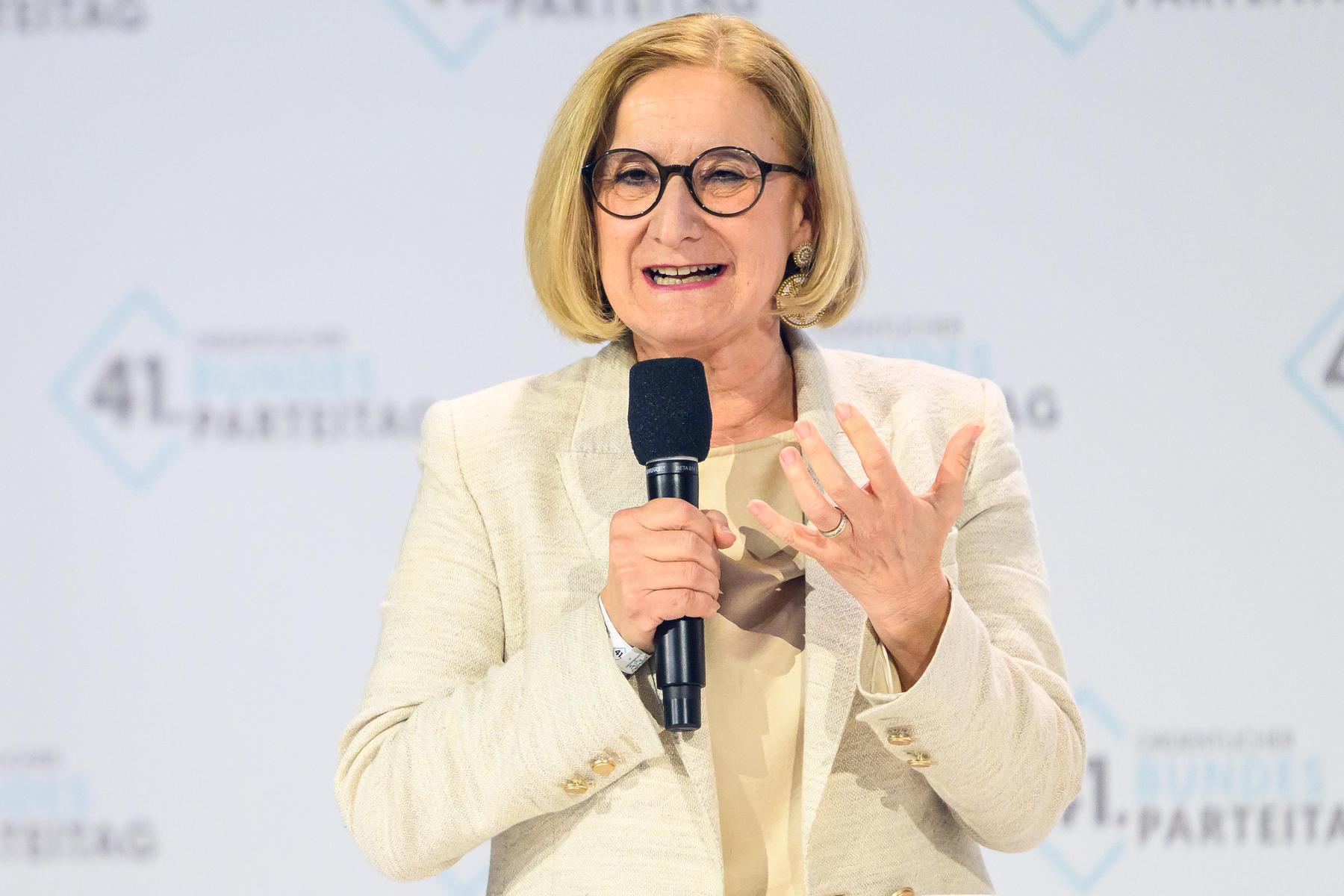 Mikl-Leitner und Wallner fordern Promotionsrecht für Fachhochschulen