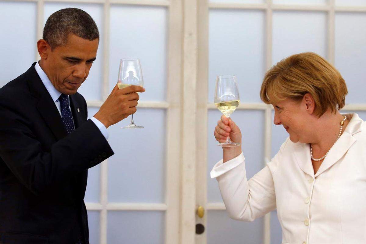 Zum Abschluss der Visite bezeichnet Merkel die deutsch-amerikanische Freundschaft bei einem Abendessen als wichtige Grundlage zur Lösung globaler Sicherheits-, Umwelt- und Wirtschaftsprobleme. "Die Freundschaft zwischen unseren Ländern ist eng und sie ist unverbrüchlich", betont sie.