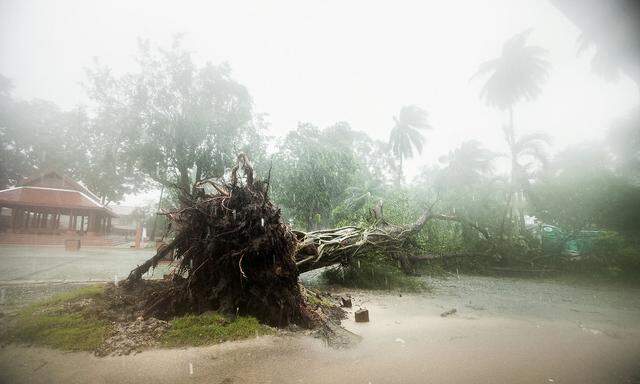 In der Provinz Nakorn Si Thammarart haben Regen und Sturm erste Schäden angerichtet.