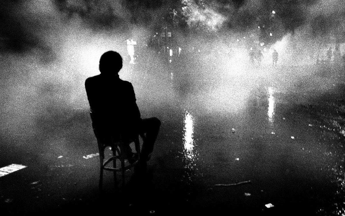 Claude Dityvon: "L'homme à la chaise" (Der Mann auf dem Stuhl), Bd. St. Michel, 21. Mai 1968 (c) Chris Dityvon, Paris