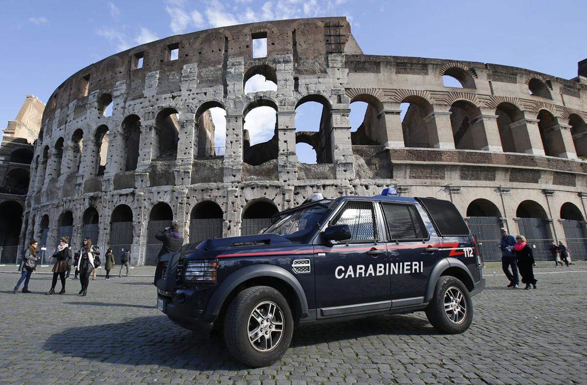 Für Verunsicherung habe laut ÖAMTC heuer bei vielen Italien-Urlaubern auch gesorgt, dass die italienische Polizei Unfälle mit Sachschaden nicht mehr aufnimmt. "Dadurch kann es zu Problemen mit der Kasko-Versicherung oder – wenn man mit einem Mietwagen unterwegs war – mit der Mietwagenfirma kommen, die in der Regel die polizeiliche Bestätigung fordern", weiß die ÖAMTC-Juristin.
