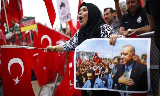 Türkische Demonstranten in Deutschland.