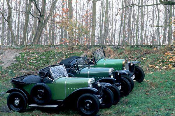Als erster deutscher Autohersteller investiert die Firma 1924 in ein Fließbandsystem für Serienproduktionen. Der nur in grün lieferbare "Laubfrosch" (offizielle Bezeichnung "Opel 4/12 PS") kann so billig unter das Volk gebracht werden.